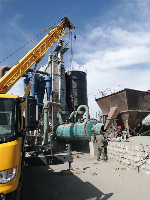 昌都市设备搬运等各类工程项目中，吊车起着关键作用