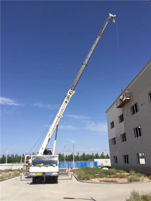 昌都市“轻装强干”—— 吊车的 “轻量化臂架” 技术