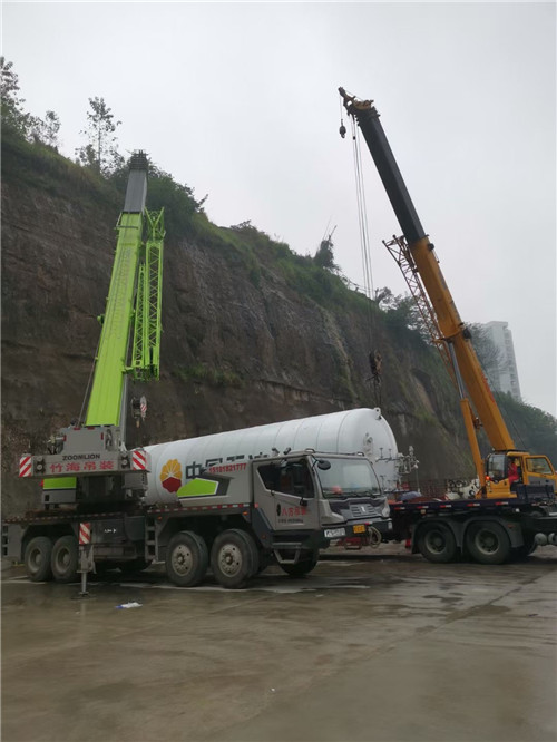 昌都市“不怕风雨冻”—— 吊车的 “恶劣环境适应” 技术